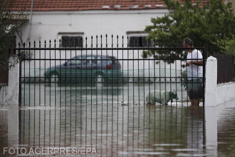 Grecia: Trei persoane decedate şi locuinţe inundate în urma furtunilor puternice de pe insula Evia