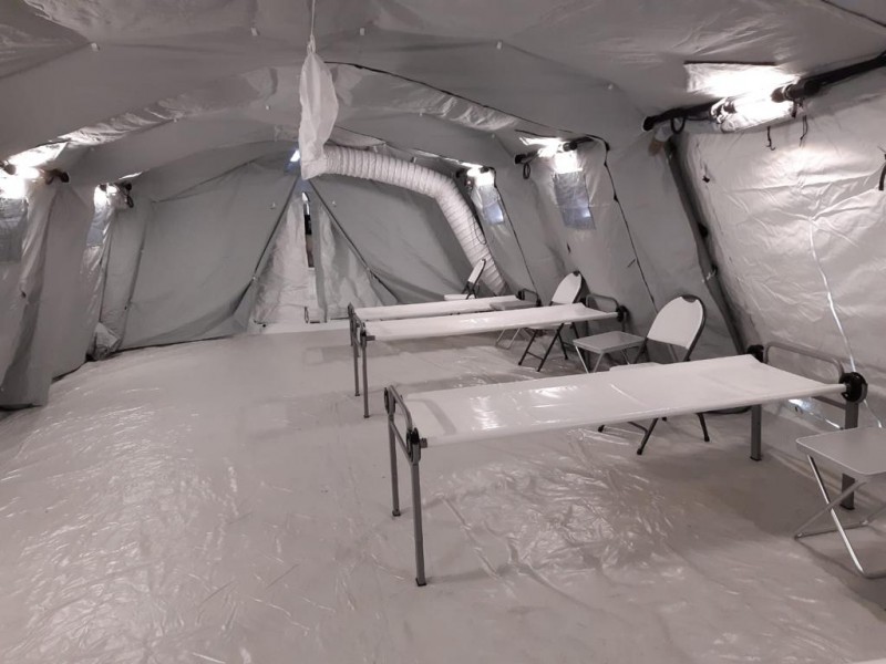 Paturi de campanie pentru internarea pacienţilor COVID-19, la Spitalul Judeţean din Sfântu Gheorghe