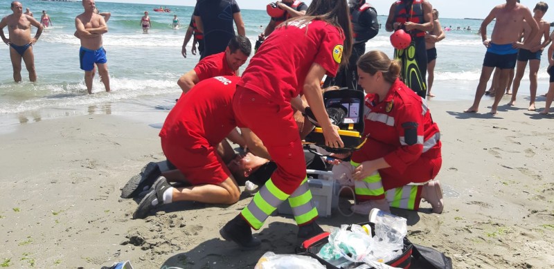 Un tânăr în vârstă de 20 de ani din Iași s-a înecat, azi, în stațiunea Olimp