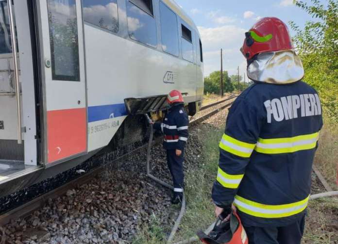 Peste 200 de călători, evacuați dintr-un tren privat care circula pe ruta București-Brașov