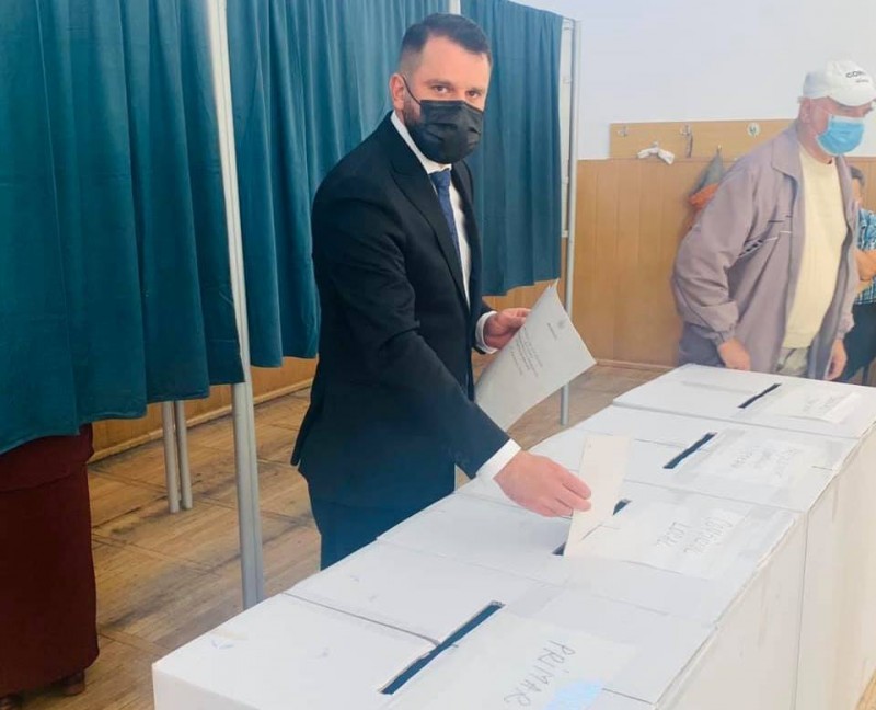 Costel Mihai (PMP Braşov): am votat pentru un plus al calităţii actului decizional Costel Mihai (PMP Braşov): am votat pentru un plus al calităţii actului decizional
