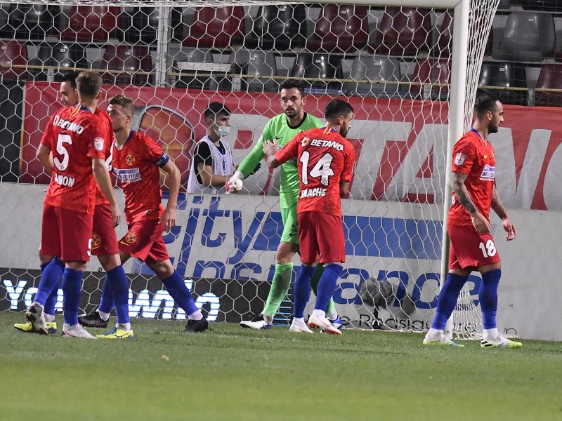 Liga I de fotbal. Favoritele, în derivă