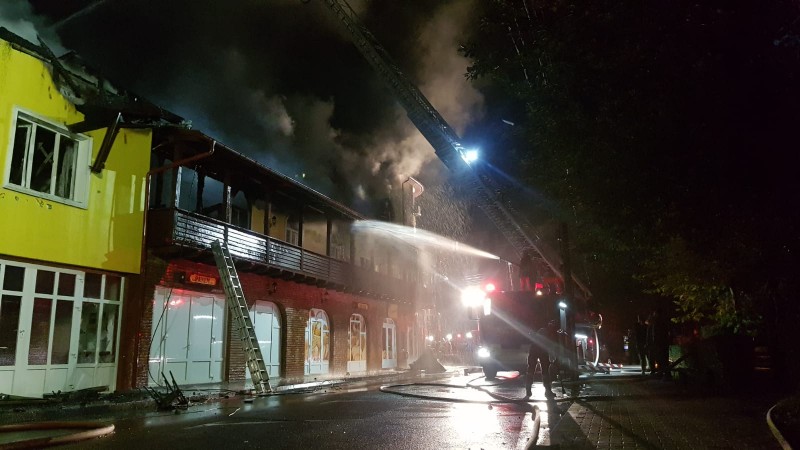 UPDATE: Incendiul de la complexul din Luduș a fost lichidat