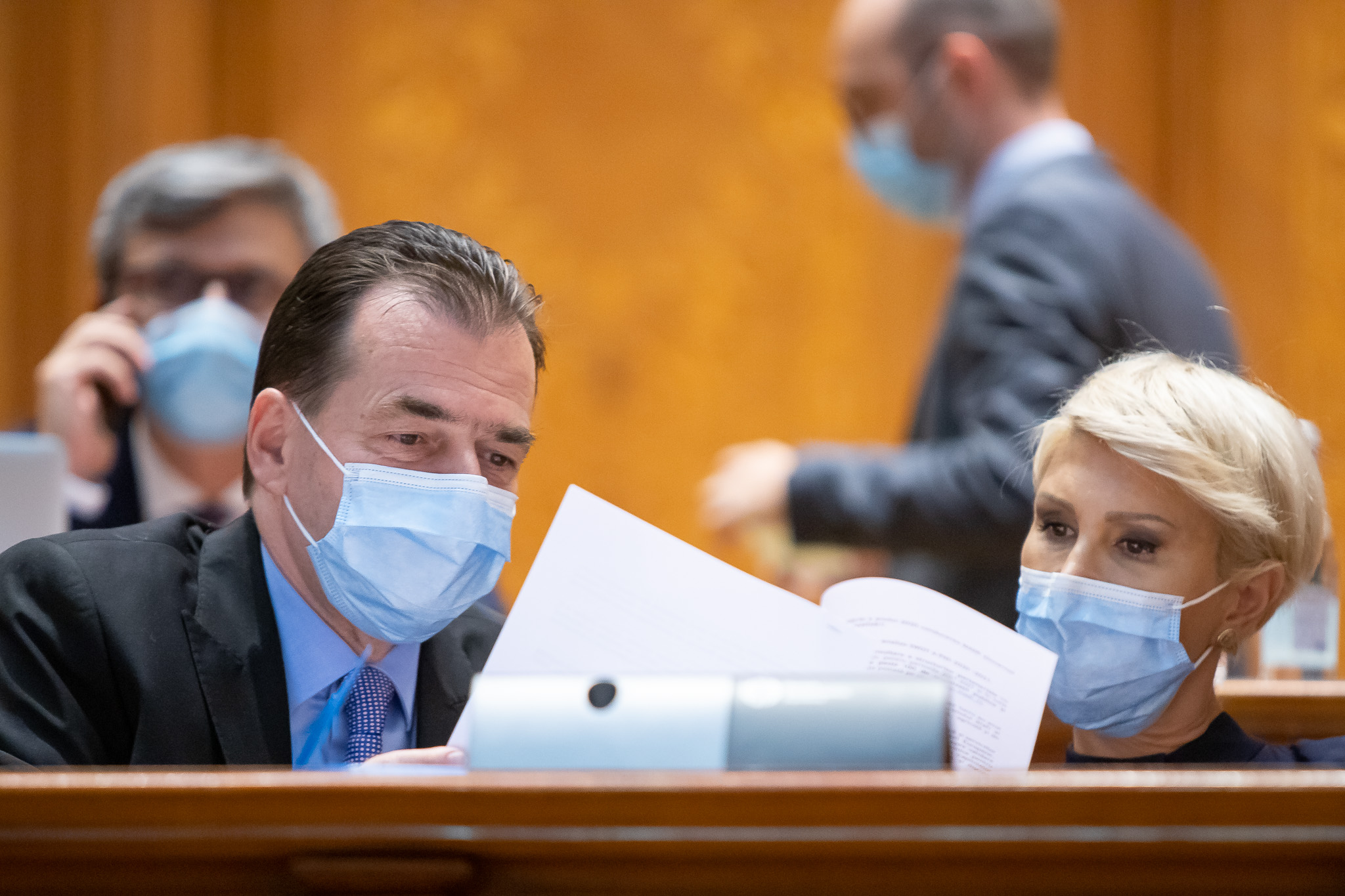 Moţiunea de cenzură depusă de PSD la adresa guvernului nu a fost votată ieri, din lipsa de cvorum