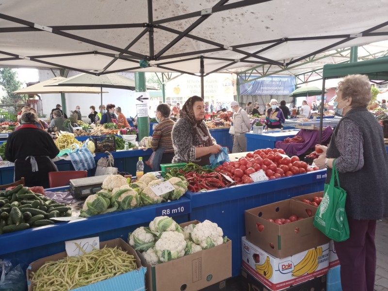 Târgumureșenii caută în piețe produse cât mai bio pentru pus pe iarnă
