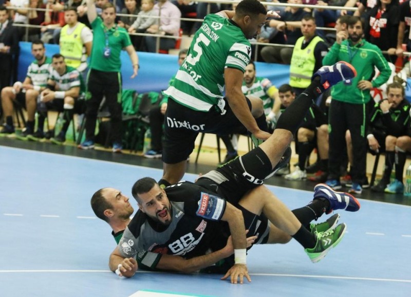 Dinamo, învinsă de Sporting la handbal masculin Dinamo, învinsă de Sporting la handbal masculin