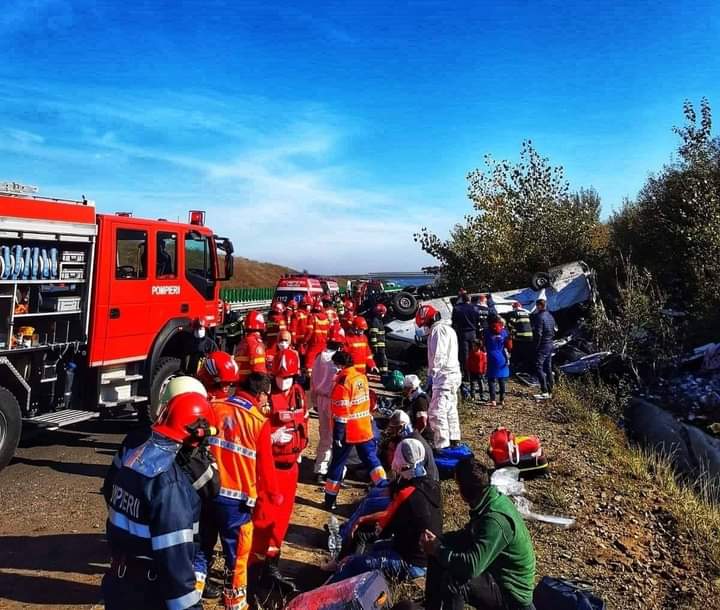 O persoană a murit în judeţul Alba, în urma unui accident în care au fost implicate un microbuz de călători şi un autoturism O persoană a murit în judeţul Alba, în urma unui accident în care au fost implicate un microbuz de călători şi un autoturism