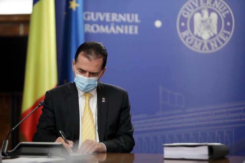 Guvernul a prelungit cu 6 luni suplimentarea numărului de 2.000 posturi pentru personal contractual la DSP-uri şi serviciile de ambulanţă Guvernul a prelungit cu 6 luni suplimentarea numărului de 2.000 posturi pentru personal contractual la DSP-uri şi serviciile de ambulanţă
