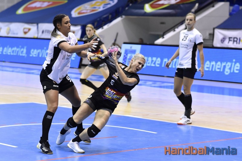 A început handbalul feminin intern