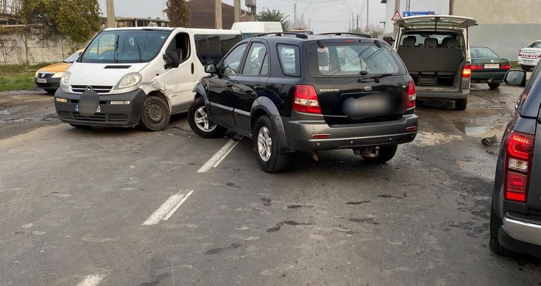 Accident între două microbuze de pasageri şi un autoturism în Mediaş
