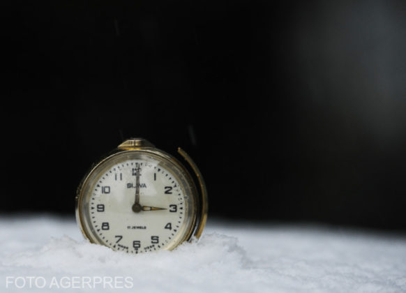 România va trece la ora de iarnă în acest sfârşit de săptămână