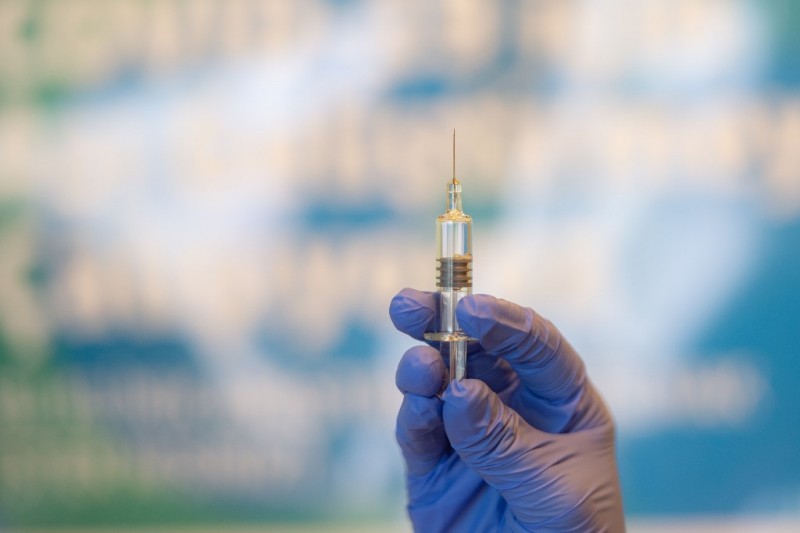 Marea Britanie va începe săptămâna viitoare vaccinarea împotriva COVID-19