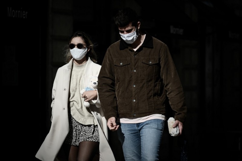 Masca de protecţie are un loc important în combaterea efectelor pandemiei, susțin medicii Masca de protecţie are un loc important în combaterea efectelor pandemiei, susțin medicii