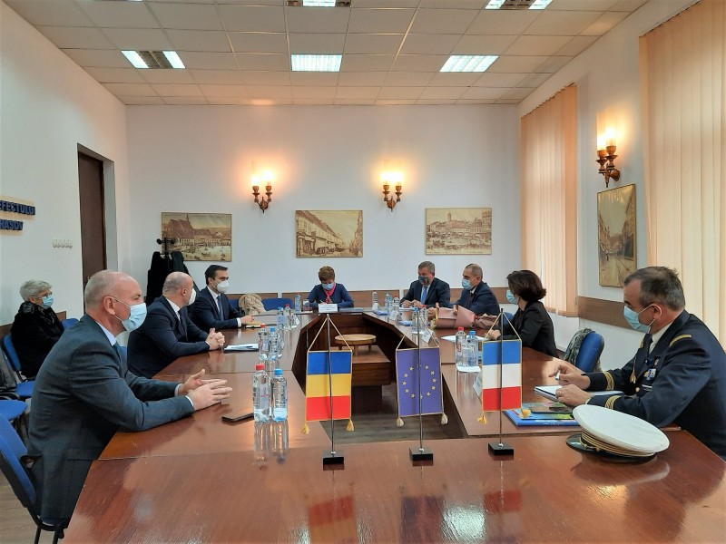 Situaţia uzinei Airbus, discutată de autorităţile din Brașov cu ambasadorul Franţei Situaţia uzinei Airbus, discutată de autorităţile din Brașov cu ambasadorul Franţei