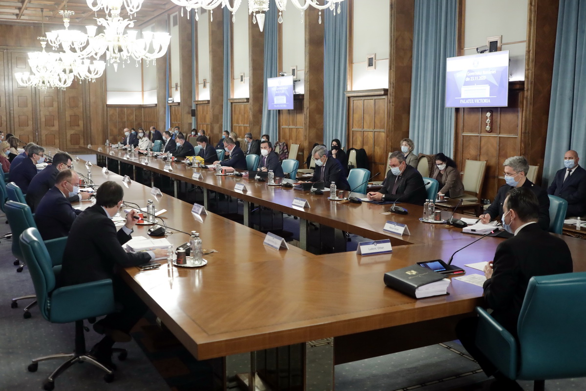 Guvernul a aprobat ieri a treia rectificare bugetarã din acest an, mai mulți bani fiind alocați cu precãdere pentru sãnãtate, agriculturã