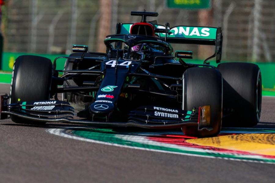 Hamilton s-a impus și la Imola