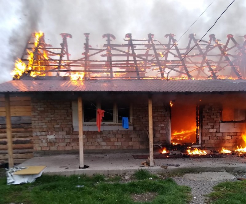 Incendiu la o casa de locuit in localitatea Petelea