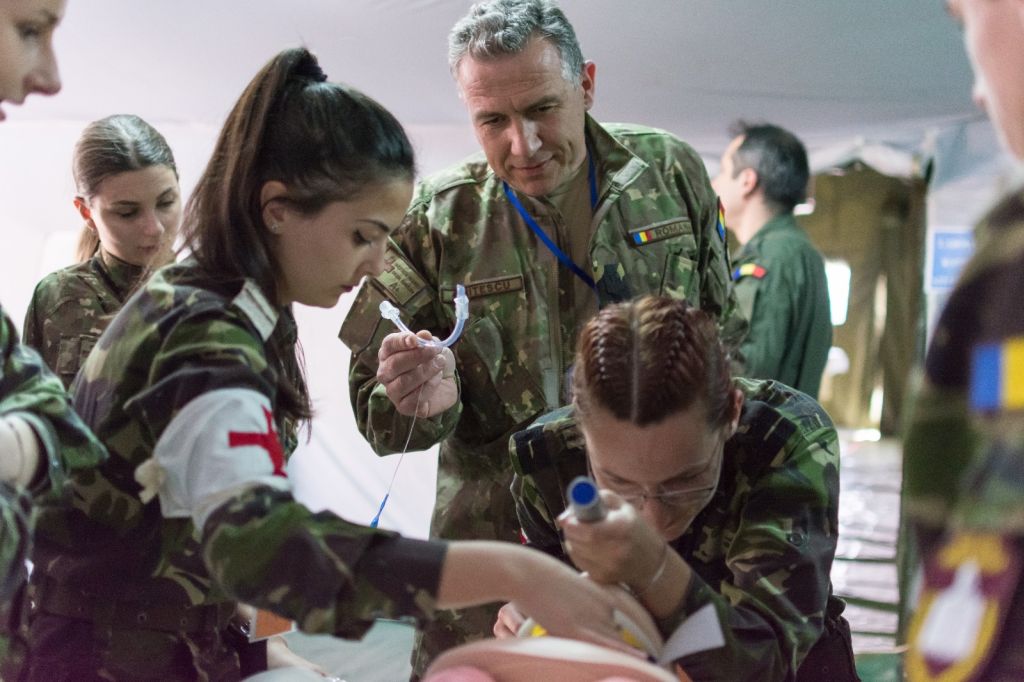 Studenții de la medicină militară, voluntari la DSP Mureș