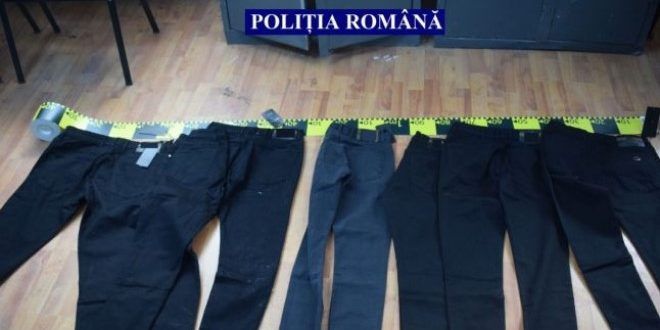 Mărfuri contrafăcute descoperite de polițiștii mureșeni, la un control auto
