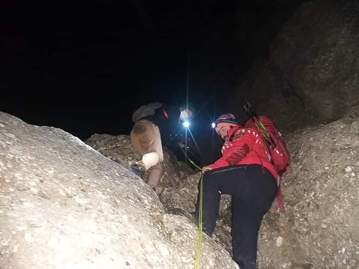 Tineri blocaţi în Bucegi, recuperaţi după o operaţiune de 10 ore