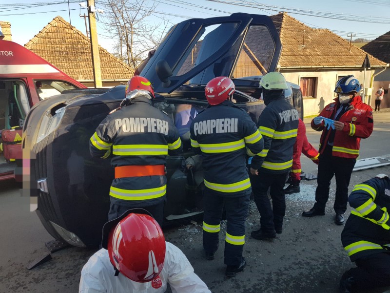 Două persoane rănite într-un accident rutier produs în Mureș