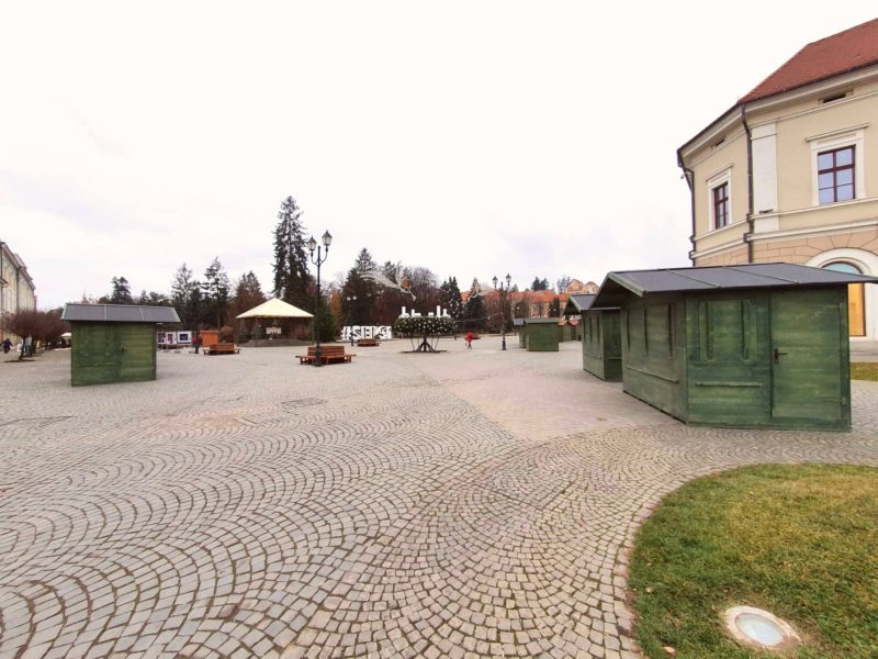 În centrul municipiului Sfântu Gheorghe s-a deschis azi Piaţa de Crăciun