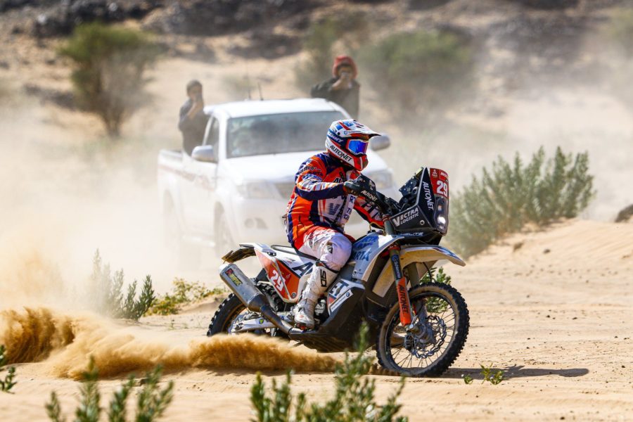 Mani Gyenes, locul 33 în etapa a 5-a a Raliului Dakar