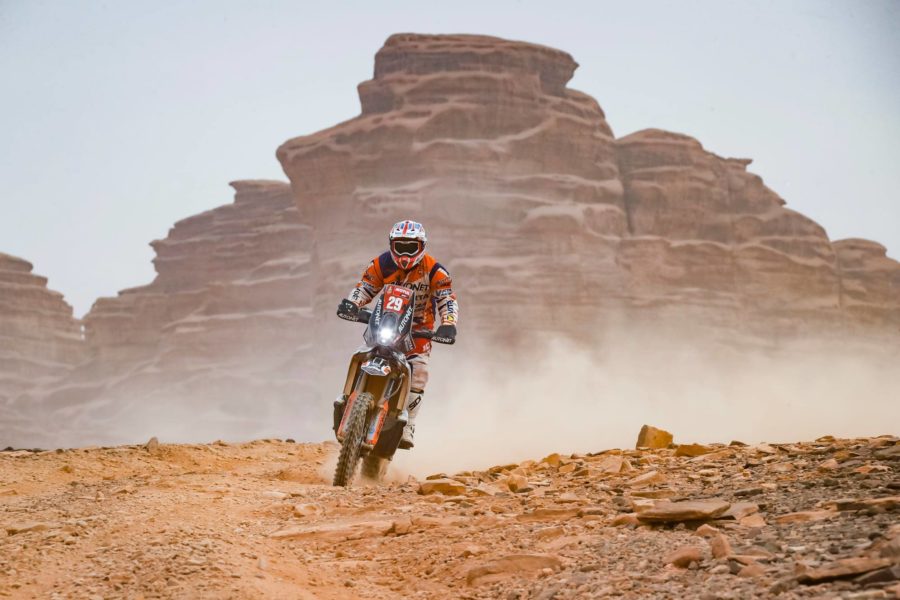 Mani Gyenes, locul 29 în etapa a 11-a a Dakar-ului Mani Gyenes, locul 29 în etapa a 11-a a Dakar-ului