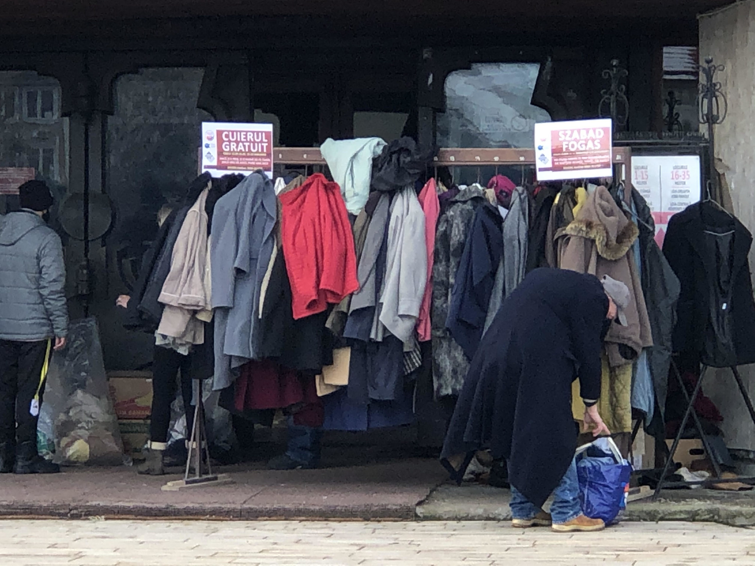 800 de kg de haine au fost donate prin “Cuierul Gratuit”