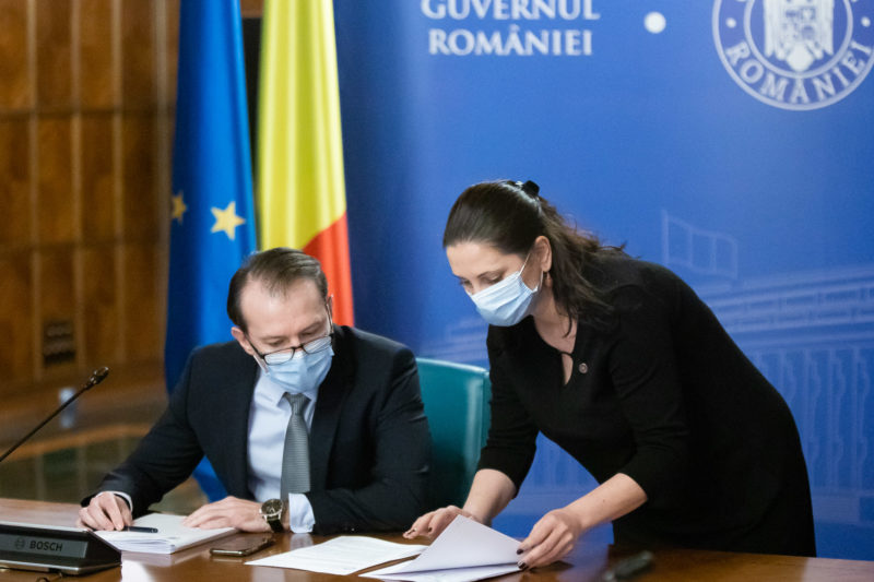 România nu își permite să majoreze pensiile cu 40% – spune premierul Florin Cîțu