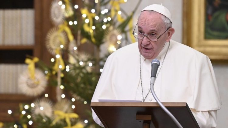 Papa Francisc a pledat într-un interviu pentru vaccinarea anti-COVID