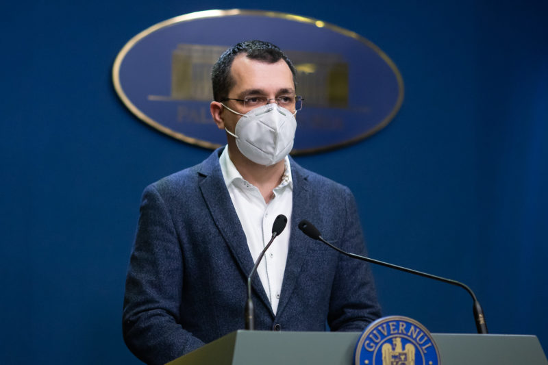 Guvernul a stabilit remuneraţia pentru cei implicaţi în campania de vaccinare anti-COVID