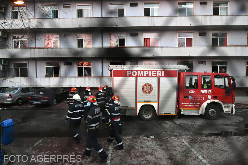 Anchetatorii continuă cercetările pentru a stabili cauza incendiului de la Institutul „Matei Balş” Anchetatorii continuă cercetările pentru a stabili cauza incendiului de la Institutul „Matei Balş”