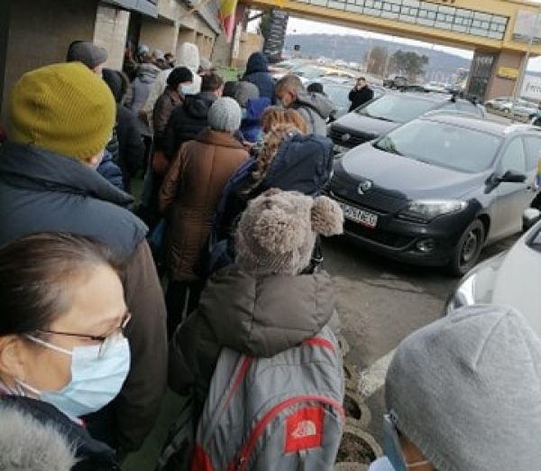 Aglomerație în această dimineață la Judecătoria Târgu Mureș