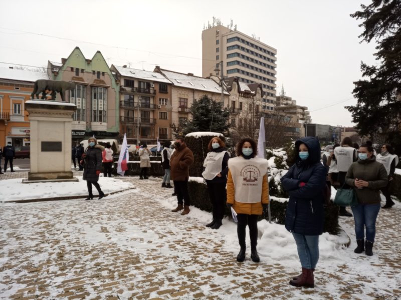 Protest în fața Prefecturii Mureș