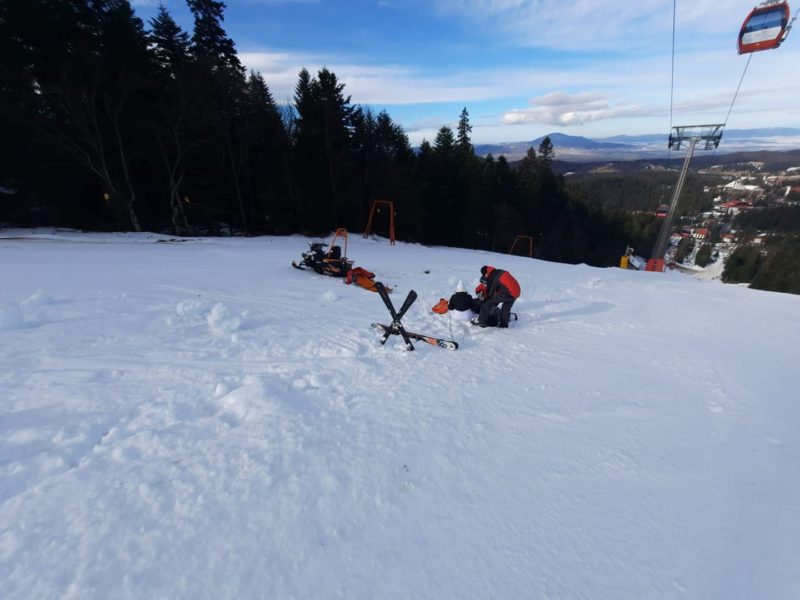 Grup de turişti, rătăcit după ce a ieşit de pe pârtiile de schi amenajate din Masivul Postăvarul Grup de turişti, rătăcit după ce a ieşit de pe pârtiile de schi amenajate din Masivul Postăvarul