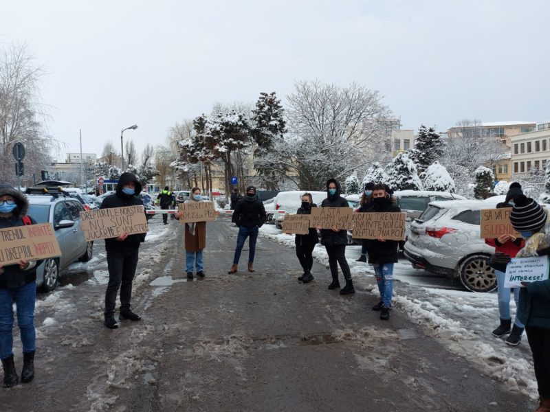 Alianţa Organizaţiilor Studenţeşti organizează acţiuni de protest din cauza limitării dreptului la transportul feroviar gratuit