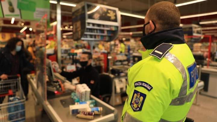 Braşov: Peste 200 de amenzi date de poliţişti şi un dosar penal pentru nerespectarea izolării şi carantinei