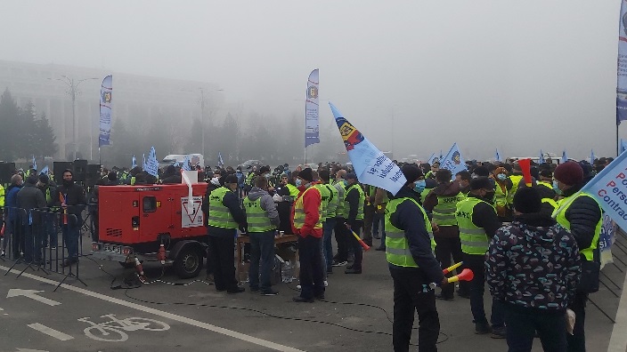 Poliţiştii protestează, din nou, faţă de măsurile de austeritate bugetară promovate de guvern, în 15 locuri din Bucureşti Poliţiştii protestează, din nou, faţă de măsurile de austeritate bugetară promovate de guvern, în 15 locuri din Bucureşti