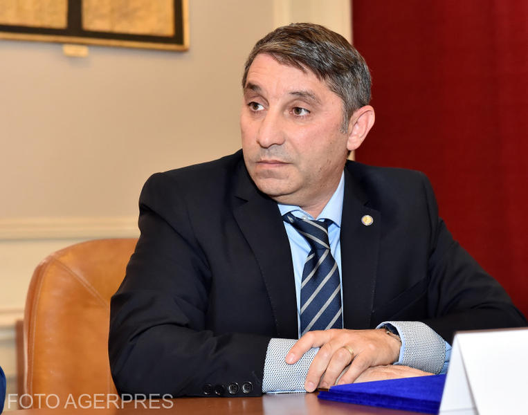 Federația asociațiilor de părinți: decizia redeschiderii școlilor va fi contestată de unii părinți și ar putea exista și procese