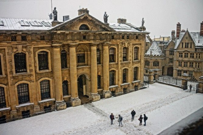 Universitatea Oxford a demarat un studiu pentru testarea eficienţei vaccinului anti-COVID-19 la copii