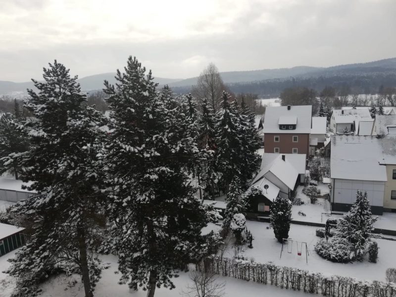 Un episod de vreme deosebit de rece cu precipitaţii s-a abătut asupra României
