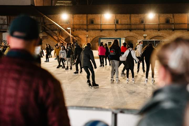 Sâmbătă se deschide oficial patinoarul din Cetatea Târgu Mureș Sâmbătă se deschide oficial patinoarul din Cetatea Târgu Mureș