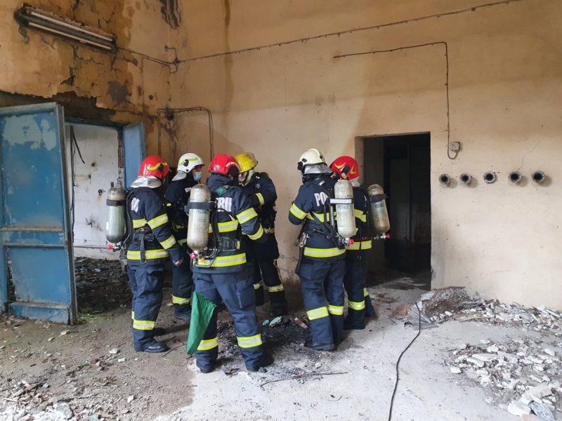 Exerciţiu: pompierii mureșeni au căutat 12 persoane surprinse de cutremur