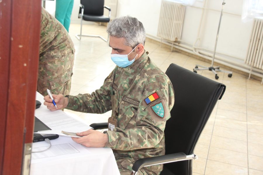 Regim de permanență în centrele de vaccinare din spitalele militare