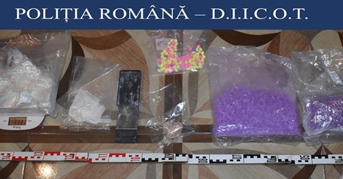Șapte percheziţii au avut loc și în Harghita locuinţele unor persoane cercetate pentru trafic de droguri Șapte percheziţii au avut loc și în Harghita locuinţele unor persoane cercetate pentru trafic de droguri