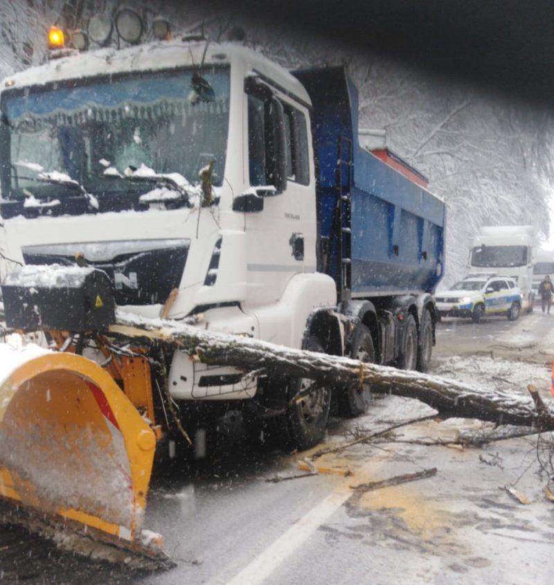 Probleme pe drumurile din centrul țării din cauza vremii