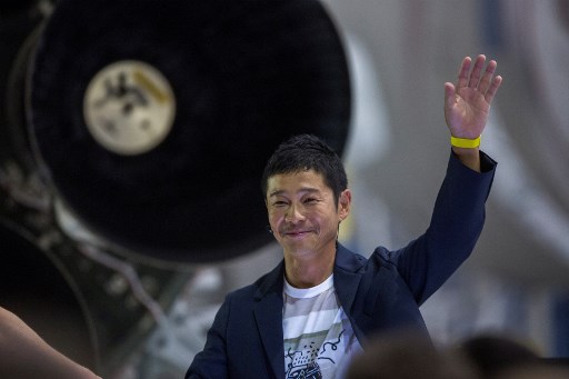 Un miliardarul japonez caută opt persoane pentru a zbura spre Lună Un miliardarul japonez caută opt persoane pentru a zbura spre Lună