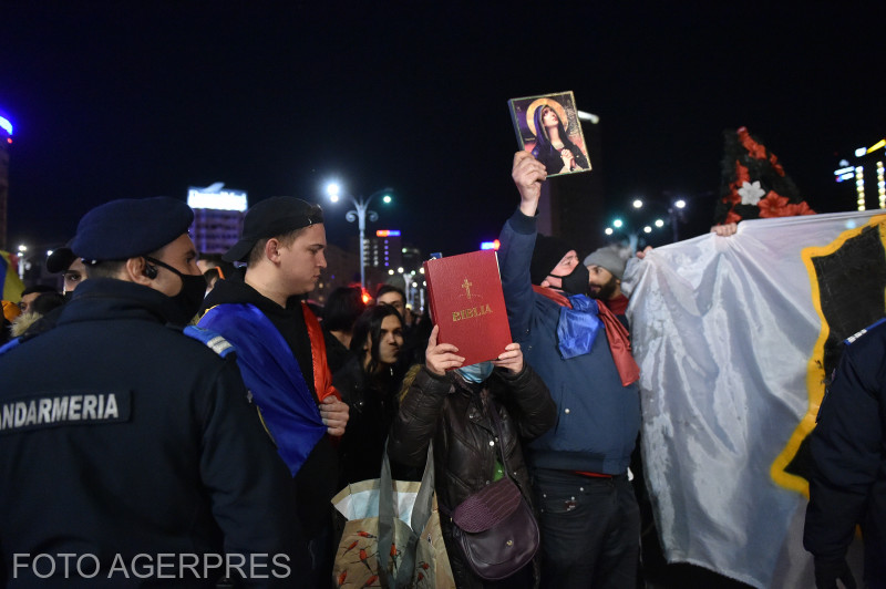 În Bucureşti şi în mai multe oraşe din ţară au avut loc, ieri, proteste faţă de înăsprirea restricţiilor impuse de guvern