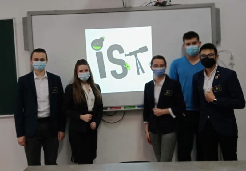 Mai multi liceeni brașoveni i-au învins, într-un concurs de ştiinţe, pe cei mai buni studenţi din lume